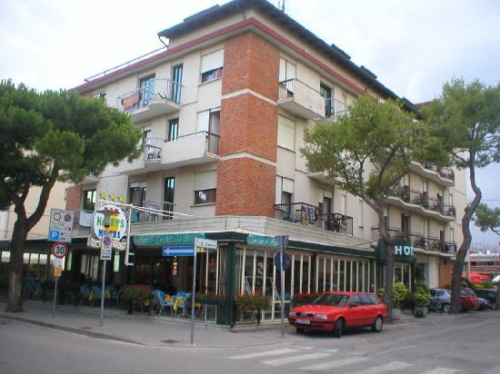 Harrys Hotel 3*